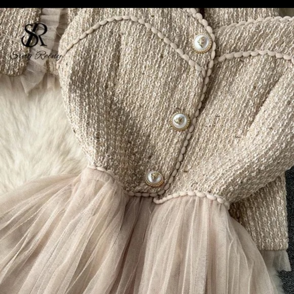 Amazing condition beige dress - Picture 3 of 5